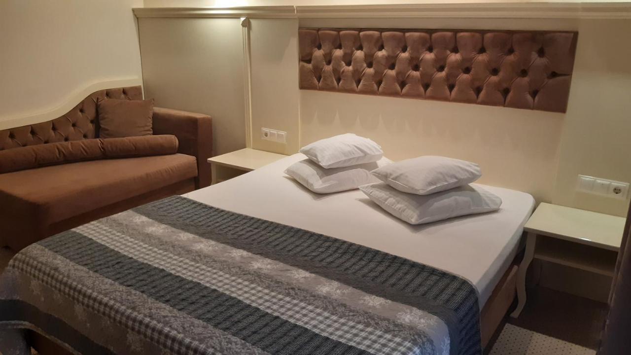 Hotel Holiday Maria Băile Herculane Buitenkant foto