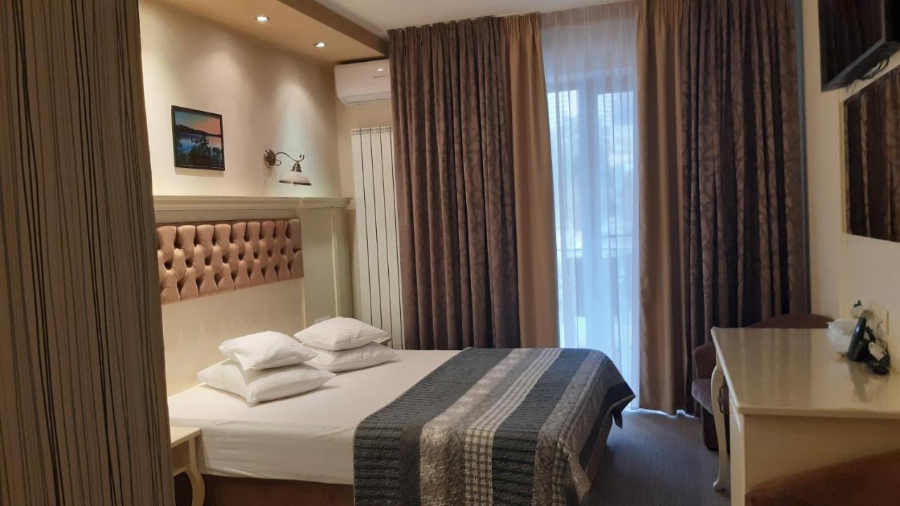 Hotel Holiday Maria Băile Herculane Buitenkant foto