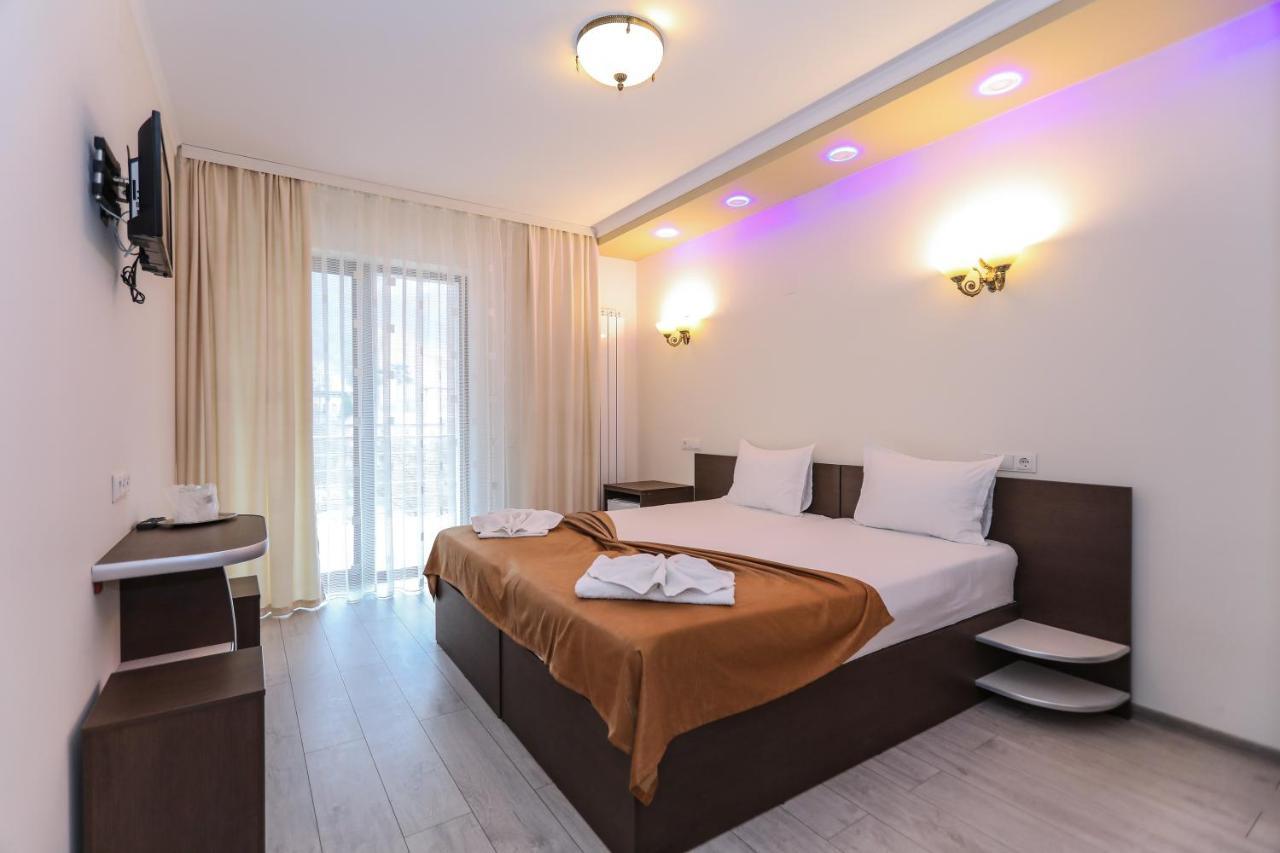 Hotel Holiday Maria Băile Herculane Buitenkant foto