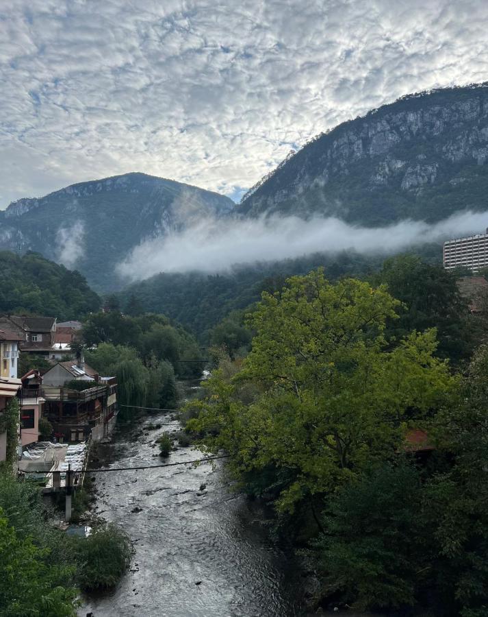 Hotel Holiday Maria Băile Herculane Buitenkant foto