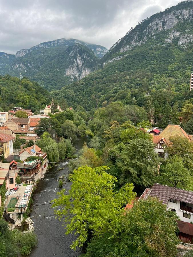 Hotel Holiday Maria Băile Herculane Buitenkant foto