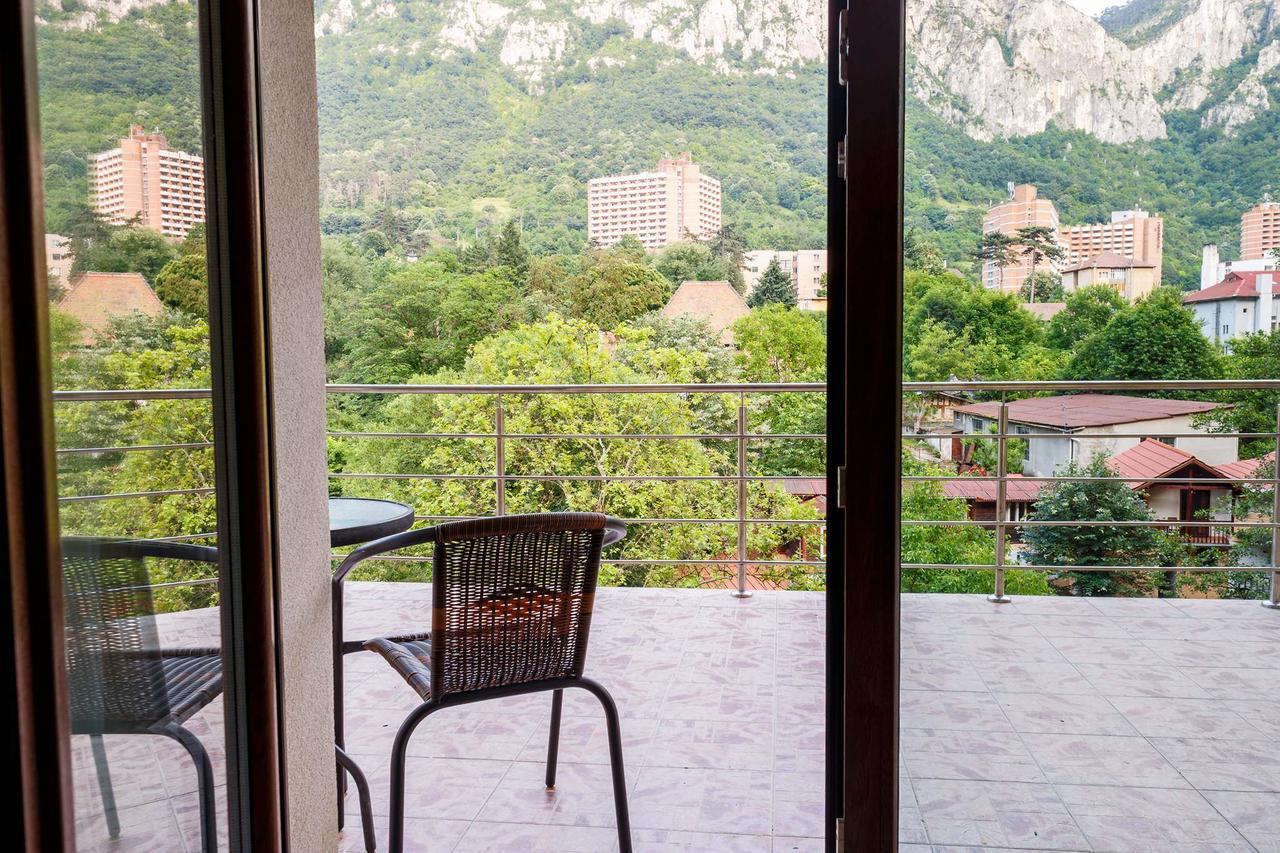 Hotel Holiday Maria Băile Herculane Buitenkant foto