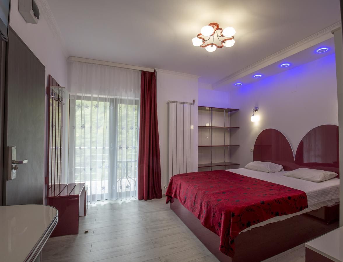 Hotel Holiday Maria Băile Herculane Buitenkant foto