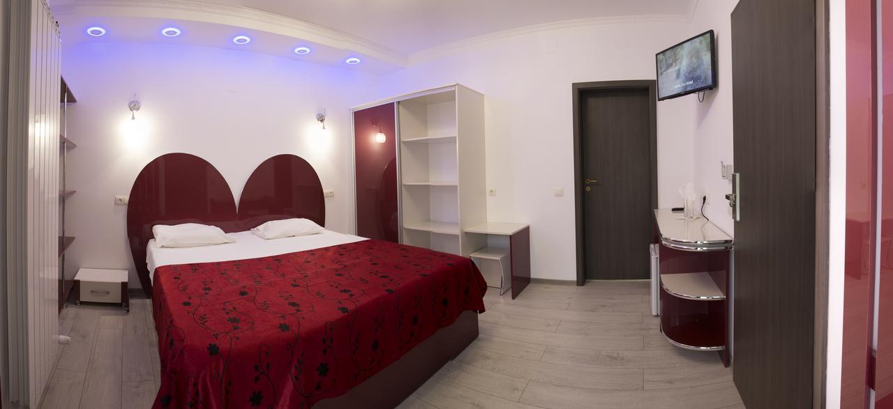 Hotel Holiday Maria Băile Herculane Buitenkant foto