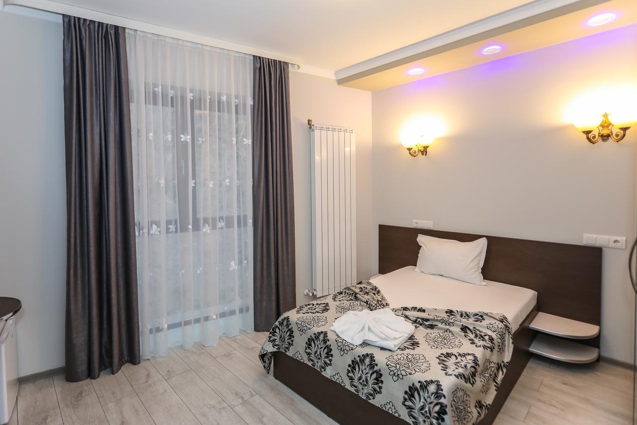 Hotel Holiday Maria Băile Herculane Buitenkant foto