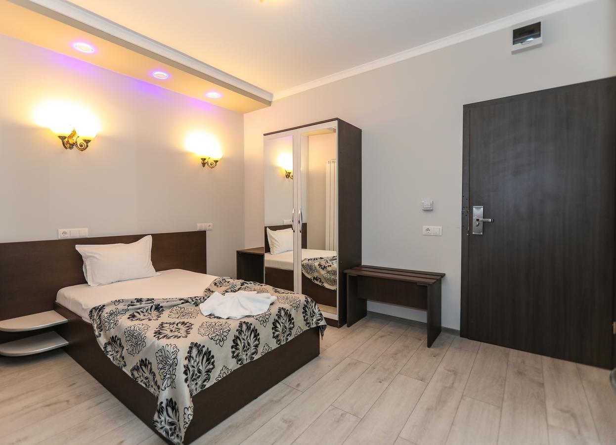 Hotel Holiday Maria Băile Herculane Buitenkant foto