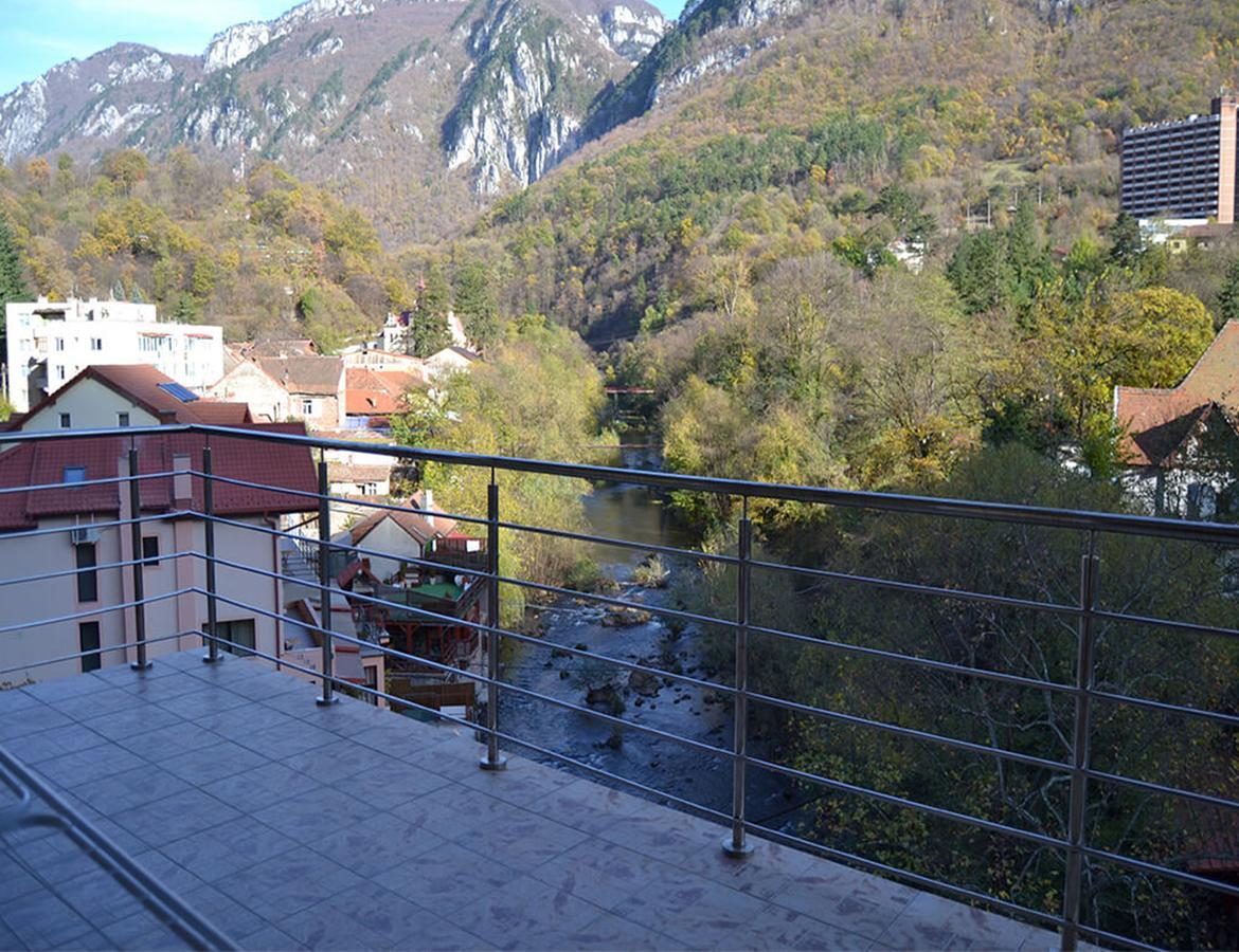 Hotel Holiday Maria Băile Herculane Buitenkant foto