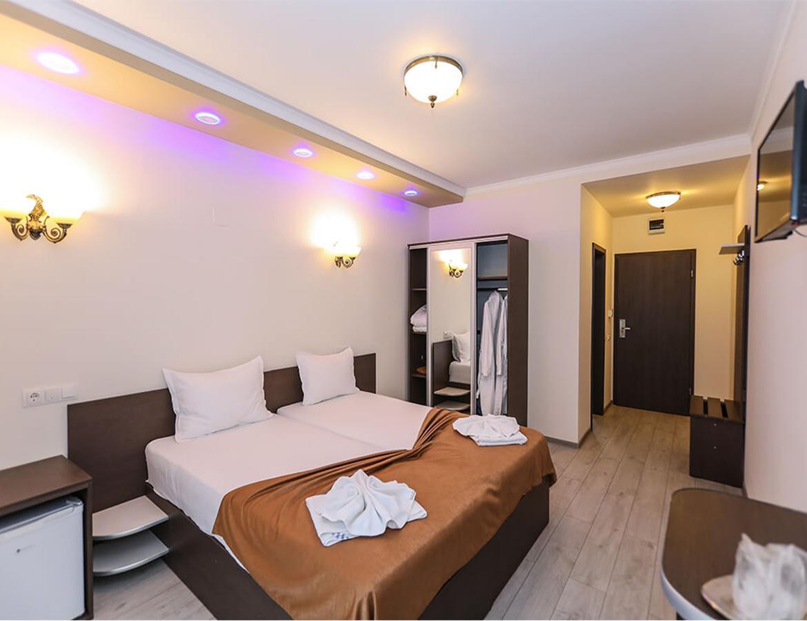 Hotel Holiday Maria Băile Herculane Buitenkant foto