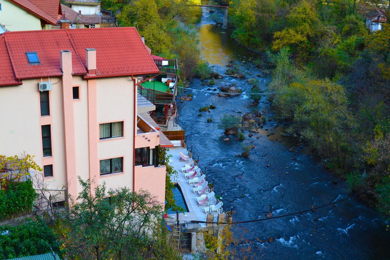 Hotel Holiday Maria Băile Herculane Buitenkant foto