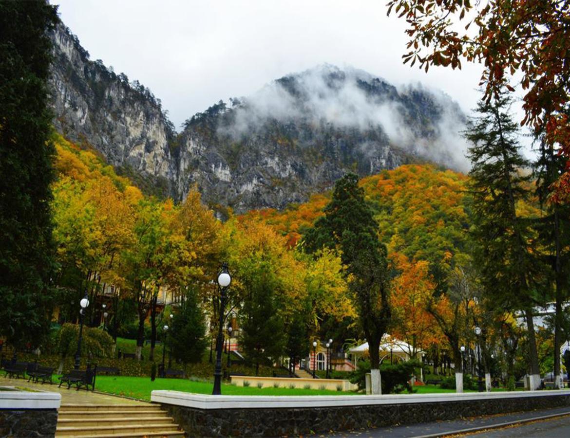Hotel Holiday Maria Băile Herculane Buitenkant foto