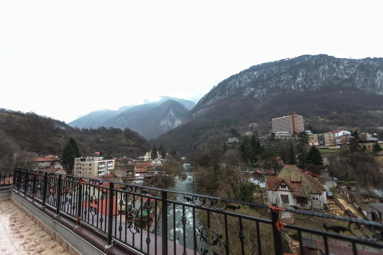 Hotel Holiday Maria Băile Herculane Buitenkant foto