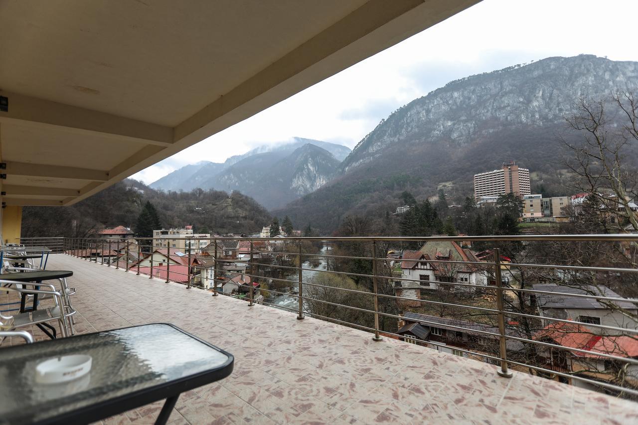 Hotel Holiday Maria Băile Herculane Buitenkant foto