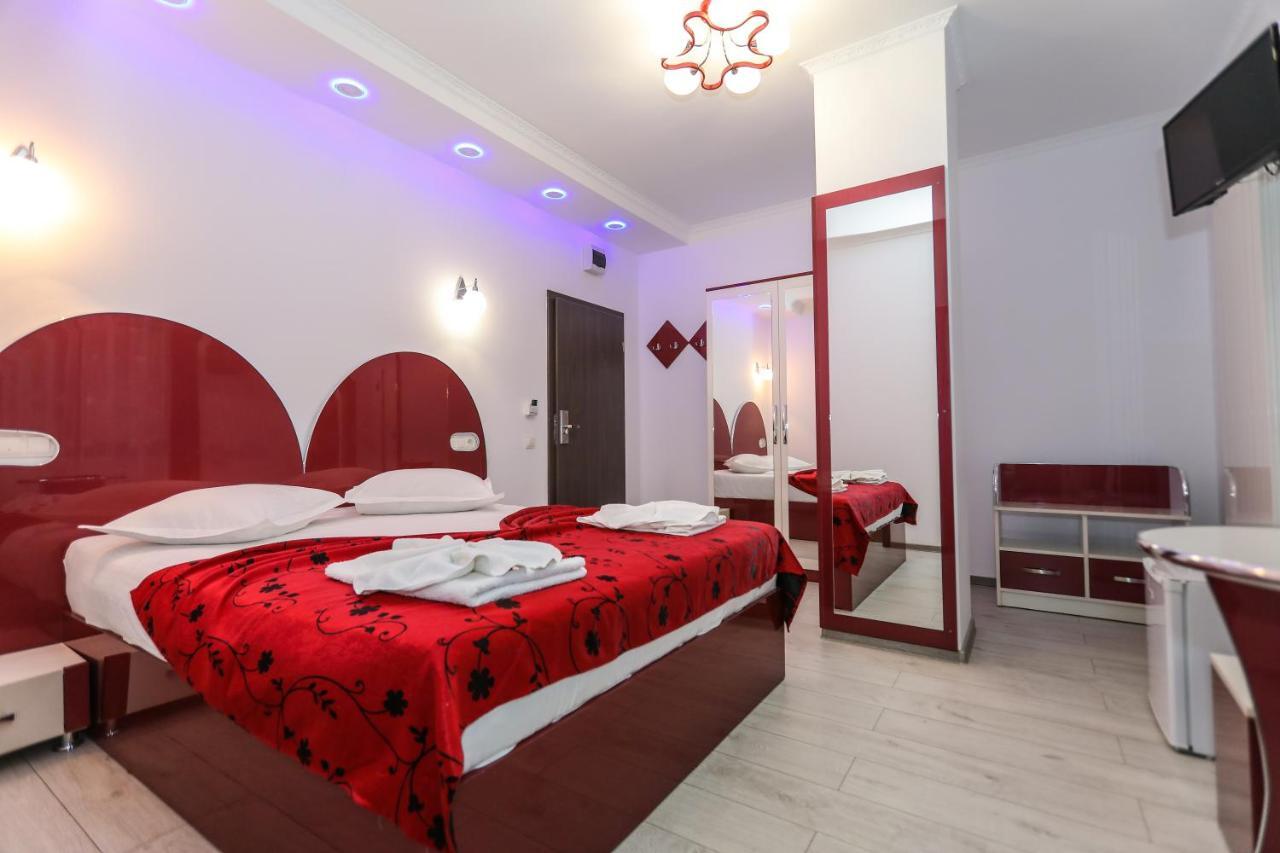 Hotel Holiday Maria Băile Herculane Buitenkant foto