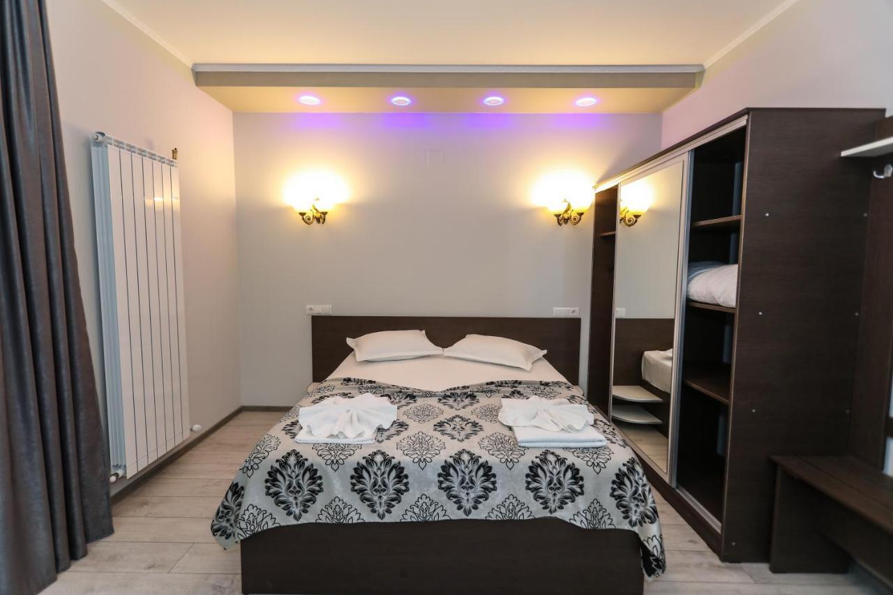 Hotel Holiday Maria Băile Herculane Buitenkant foto