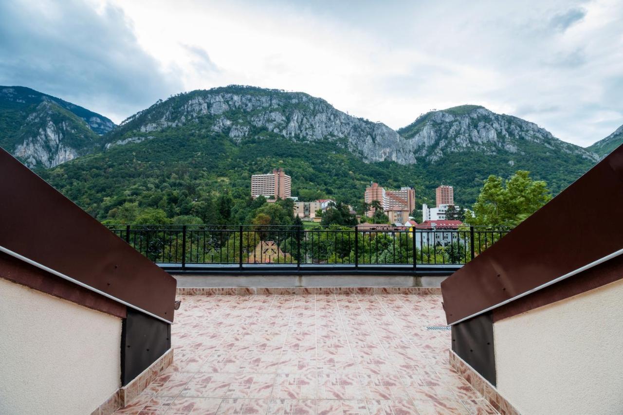 Hotel Holiday Maria Băile Herculane Buitenkant foto